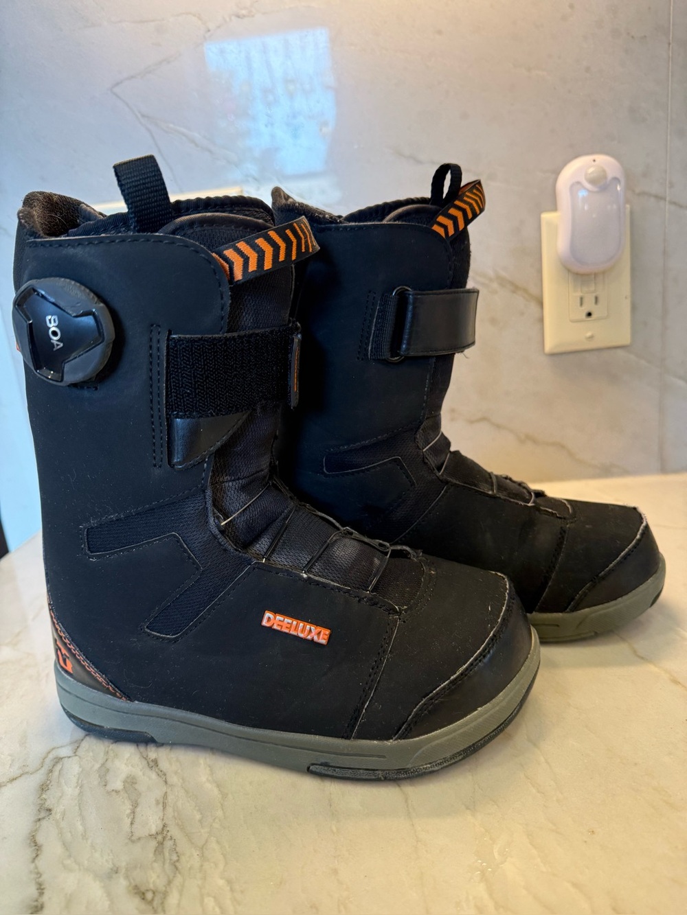 Burton snowboard boots deluxe. Kids size 3.